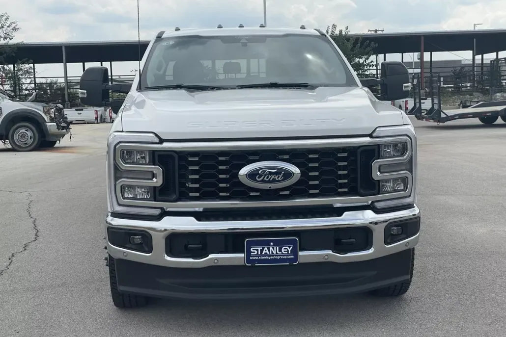 2026 Ford F-350 Lariat photo 1