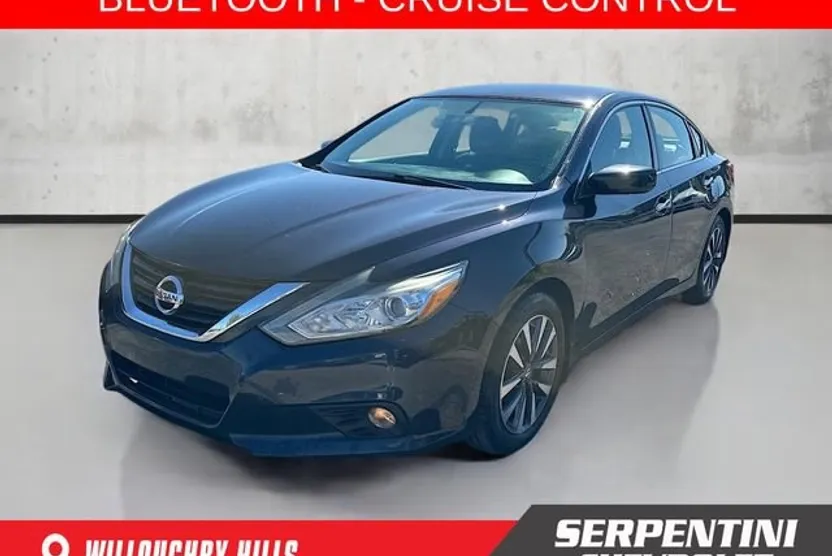 2017 Nissan Altima 2.5 SV photo 1