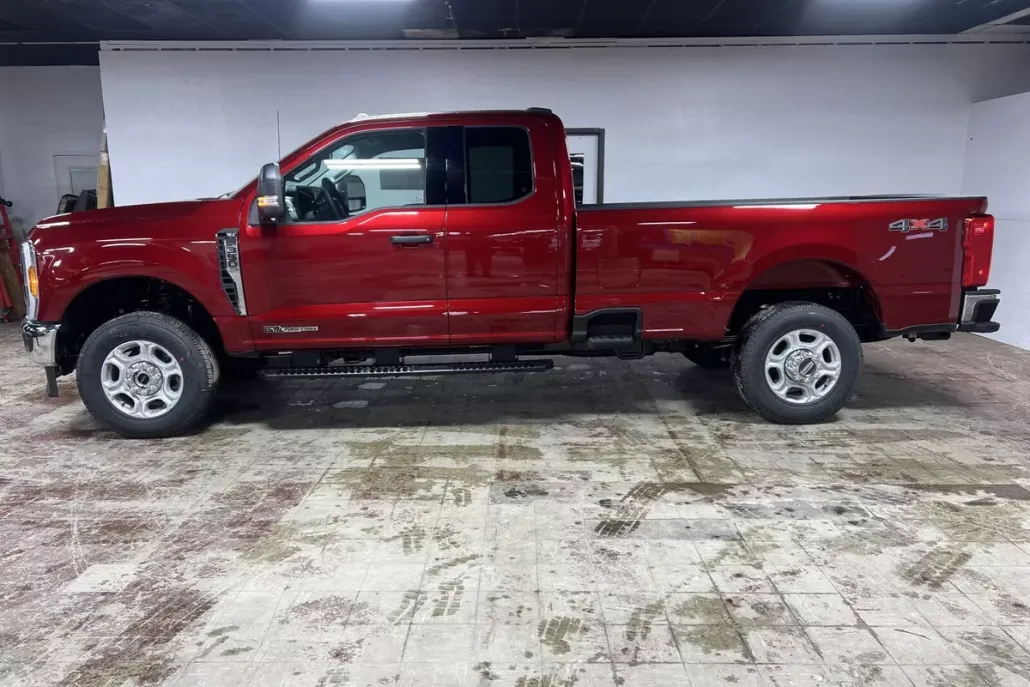 2025 Ford F-350 XLT photo 1