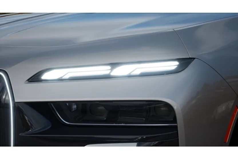 2026 Bmw 750e photo 1