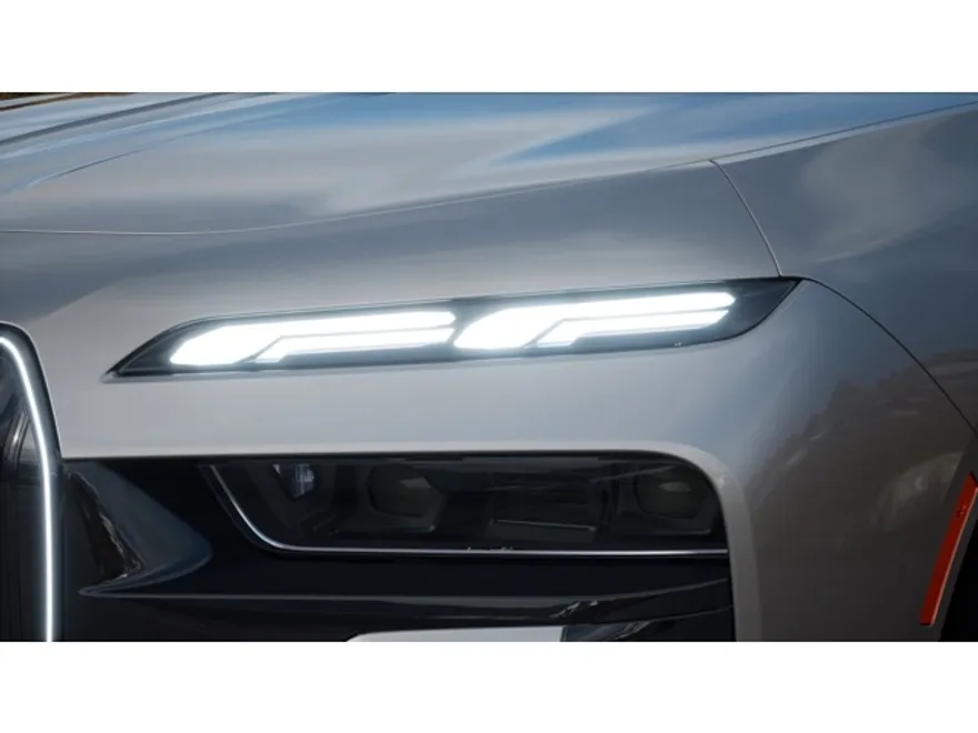 2026 Bmw 750e photo 1