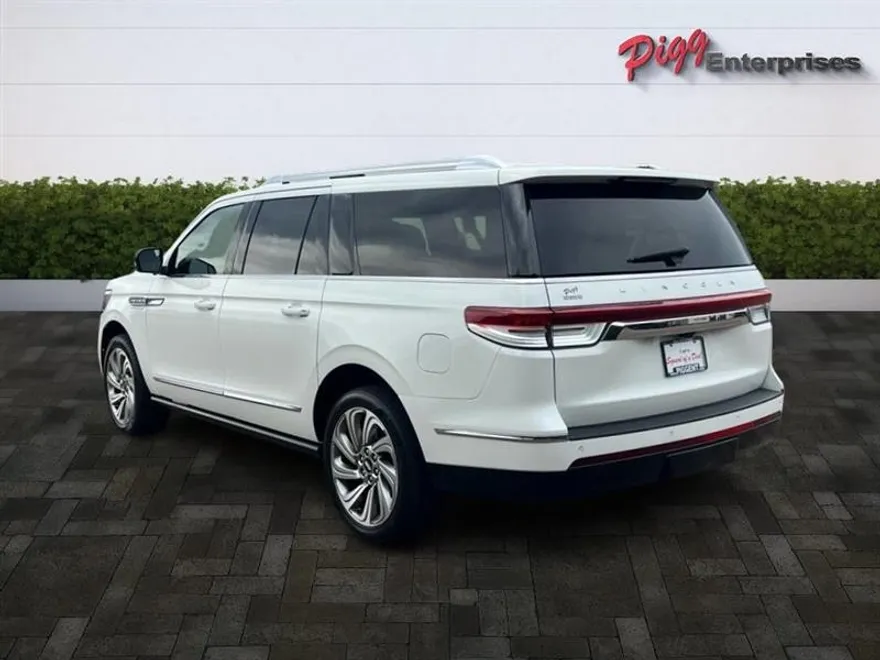 2022 Lincoln Navigator L Reserve photo 1