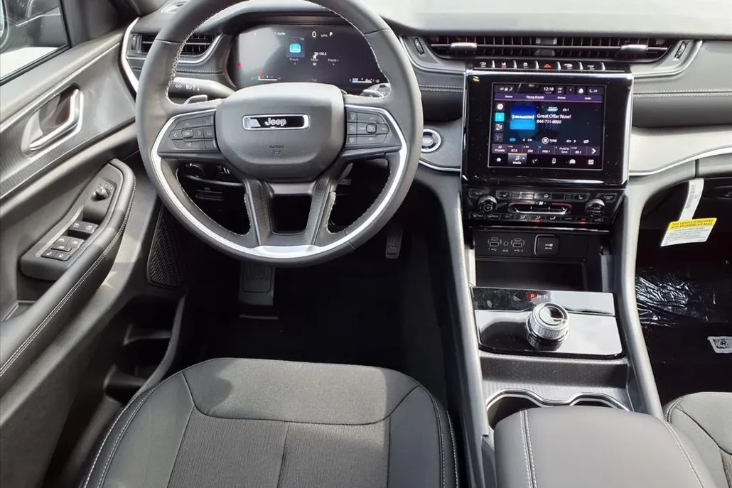 2025 Jeep Grand Cherokee Laredo X photo 1