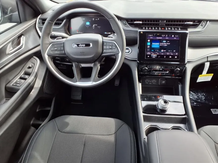 2025 Jeep Grand Cherokee Laredo X photo 1