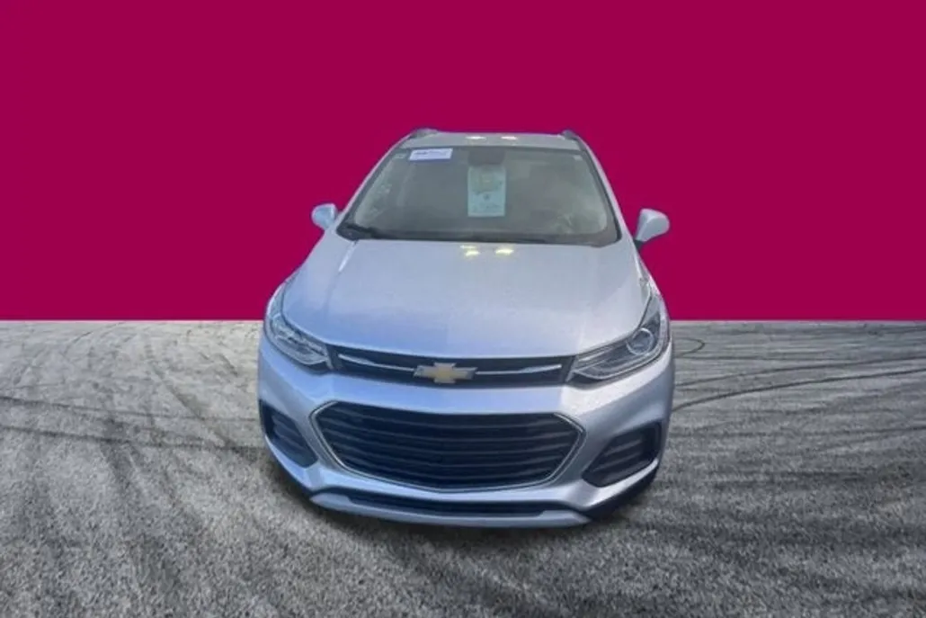 2021 Chevrolet Trax LT photo 1