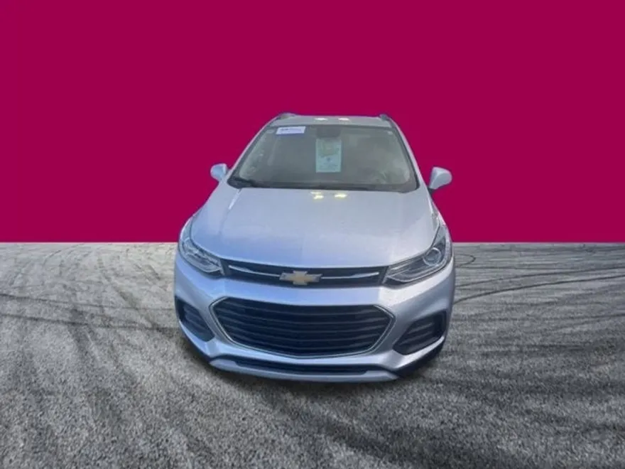 2021 Chevrolet Trax LT photo 1