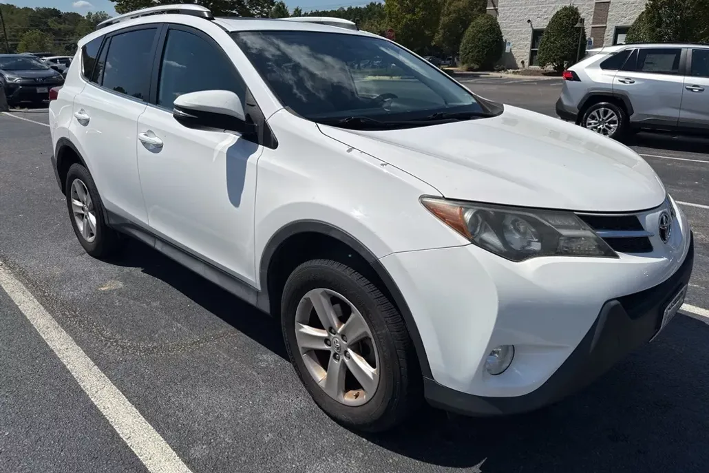2013 Toyota RAV4 XLE photo 1