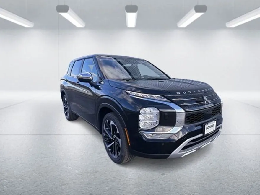 2024 Mitsubishi Outlander photo 1
