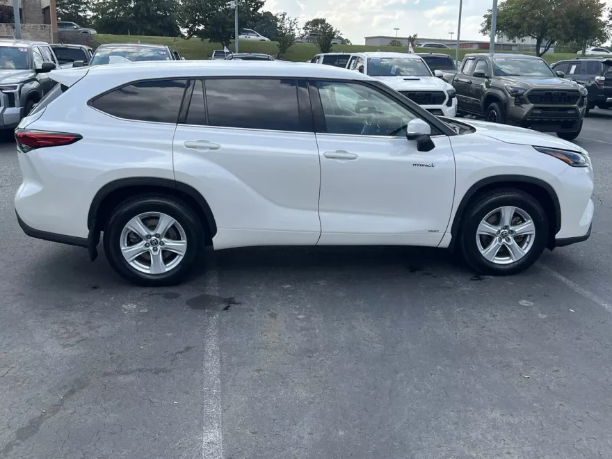 2021 Toyota Highlander Hybrid LE photo 1