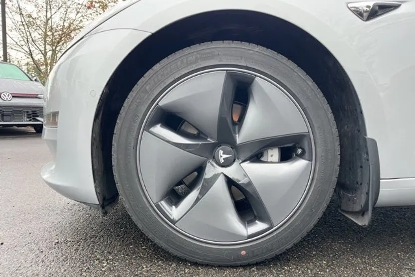 2018 Tesla Model 3 Long Range photo 1