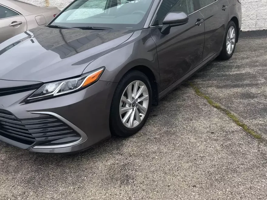 2022 Toyota Camry LE photo 1