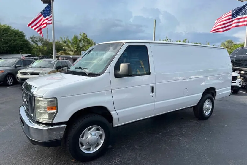 2013 Ford E-350 photo 1