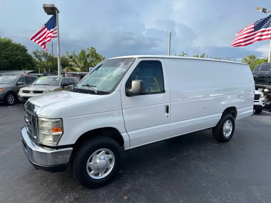 2013 Ford E-350 photo 1