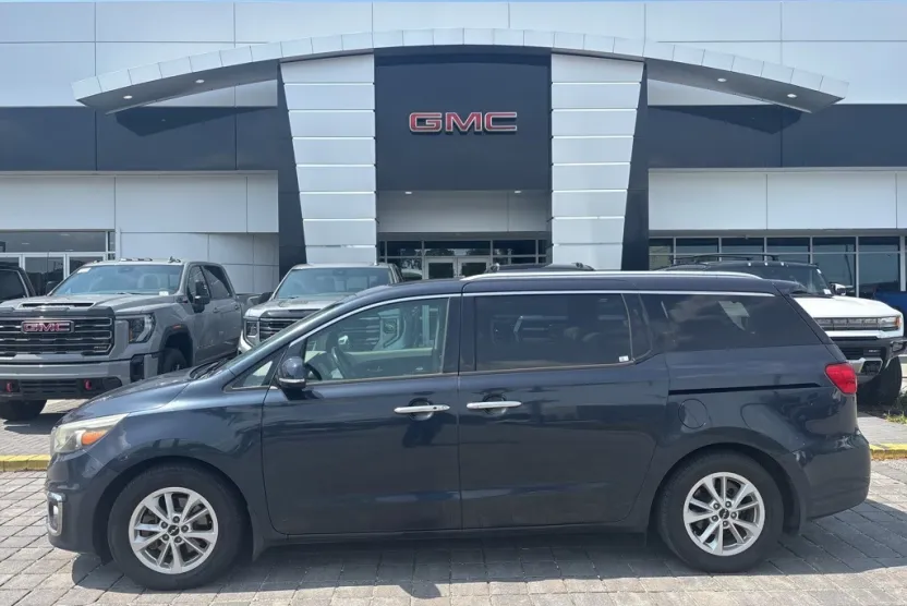 2015 Kia Sedona SXL photo 1