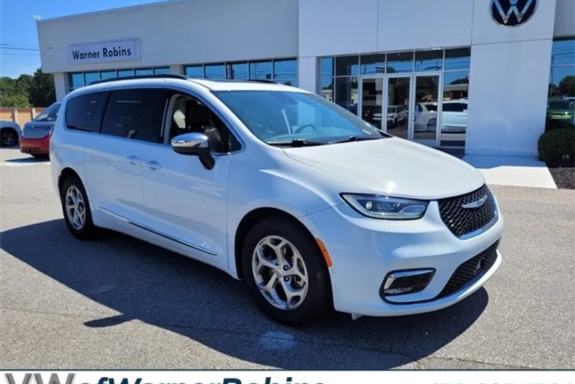 2023 Chrysler Pacifica Limited photo 1