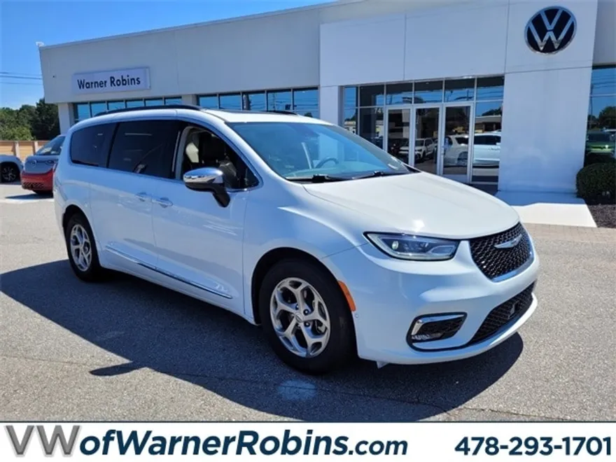 2023 Chrysler Pacifica Limited photo 1
