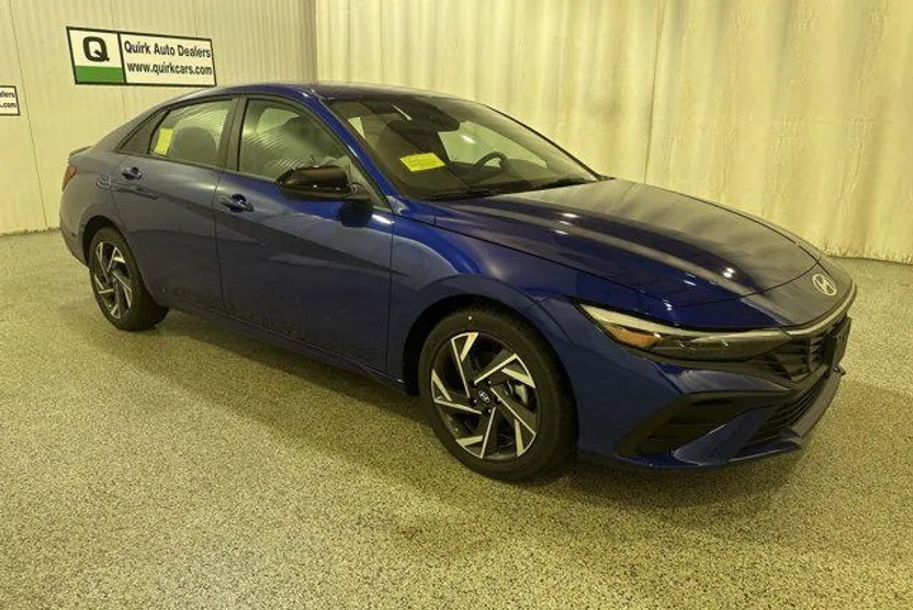 2025 Hyundai Elantra SEL Sport photo 1