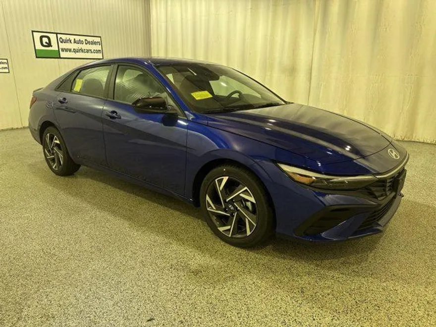 2025 Hyundai Elantra SEL Sport photo 1