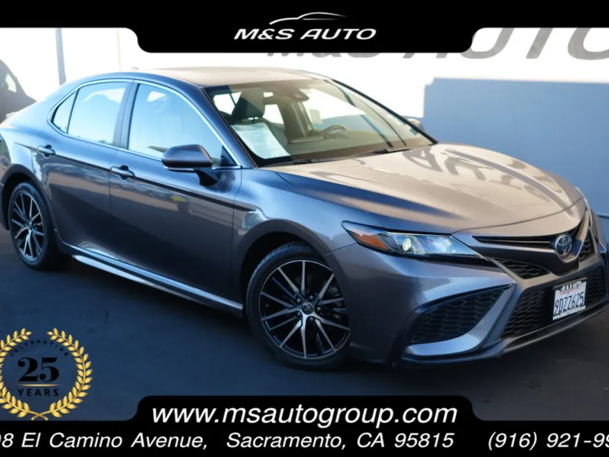 2022 Toyota Camry SE photo 1