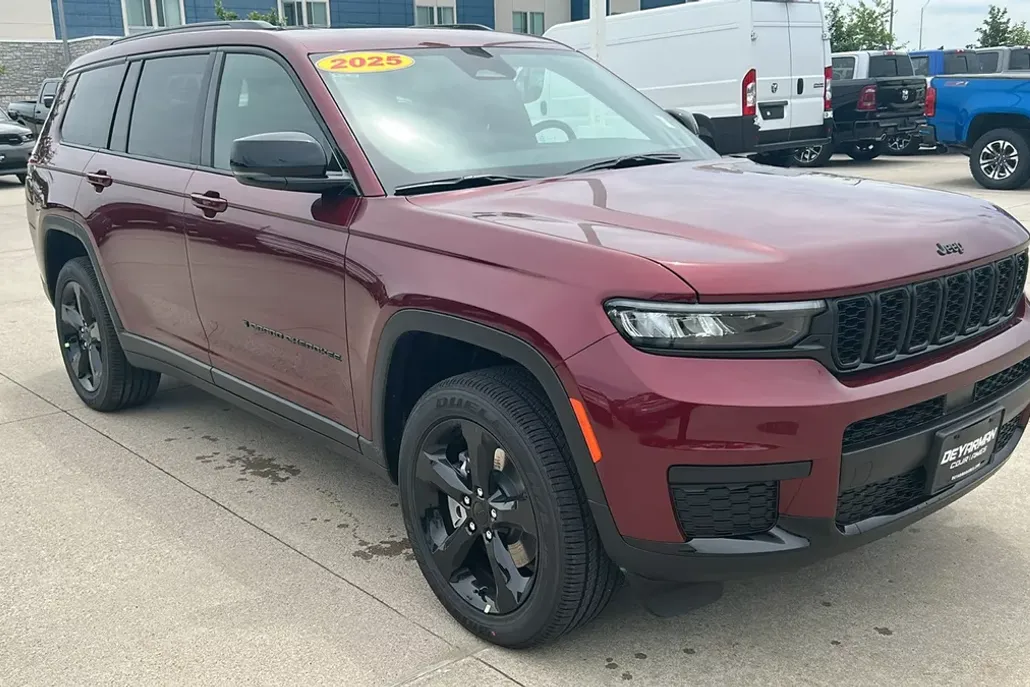 2025 Jeep Grand Cherokee Altitude X photo 1