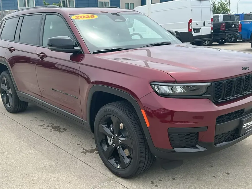 2025 Jeep Grand Cherokee Altitude X photo 1