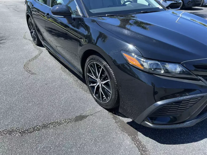 2023 Toyota Camry SE photo 1