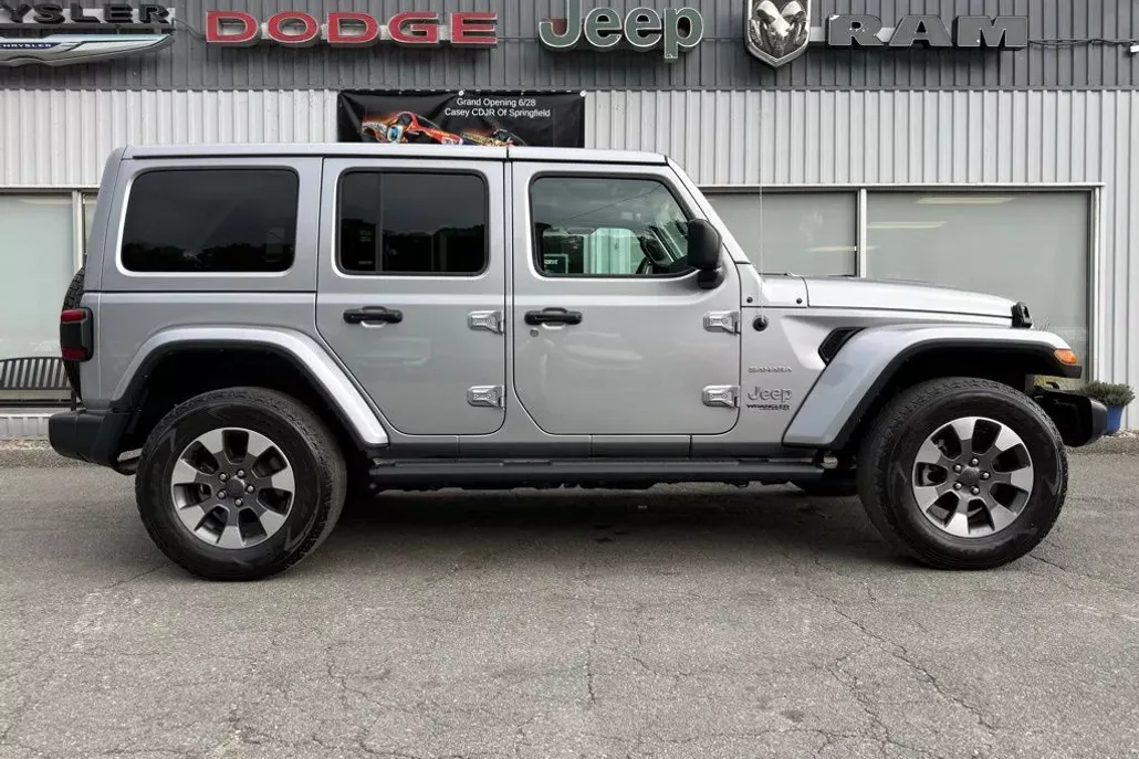 2021 Jeep Wrangler Unlimited Sahara photo 1