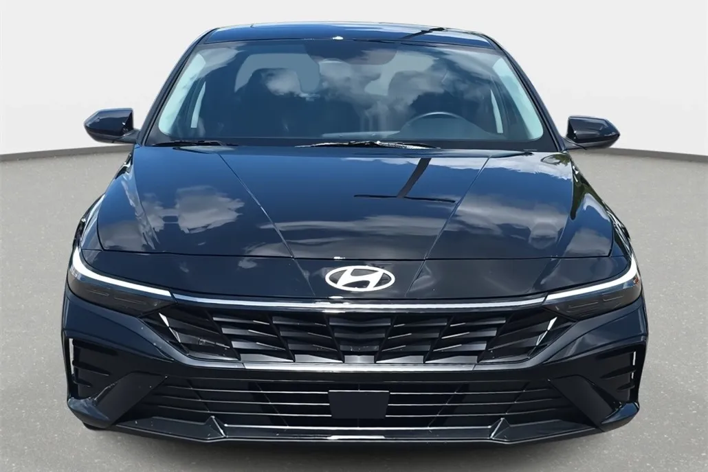 2025 Hyundai Elantra SEL Convenience photo 1