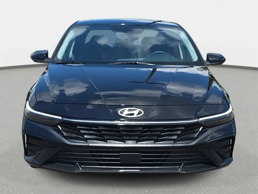 2025 Hyundai Elantra SEL Convenience photo 1