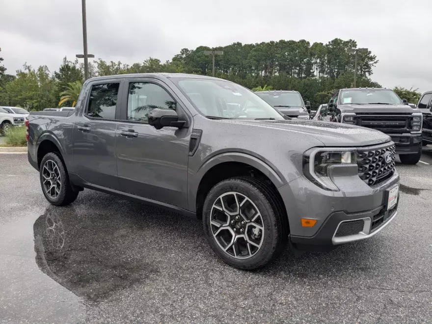 2025 Ford Maverick Lariat photo 1