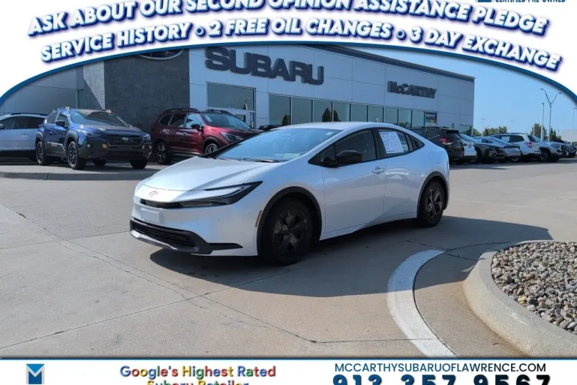2023 Toyota Prius LE photo 1