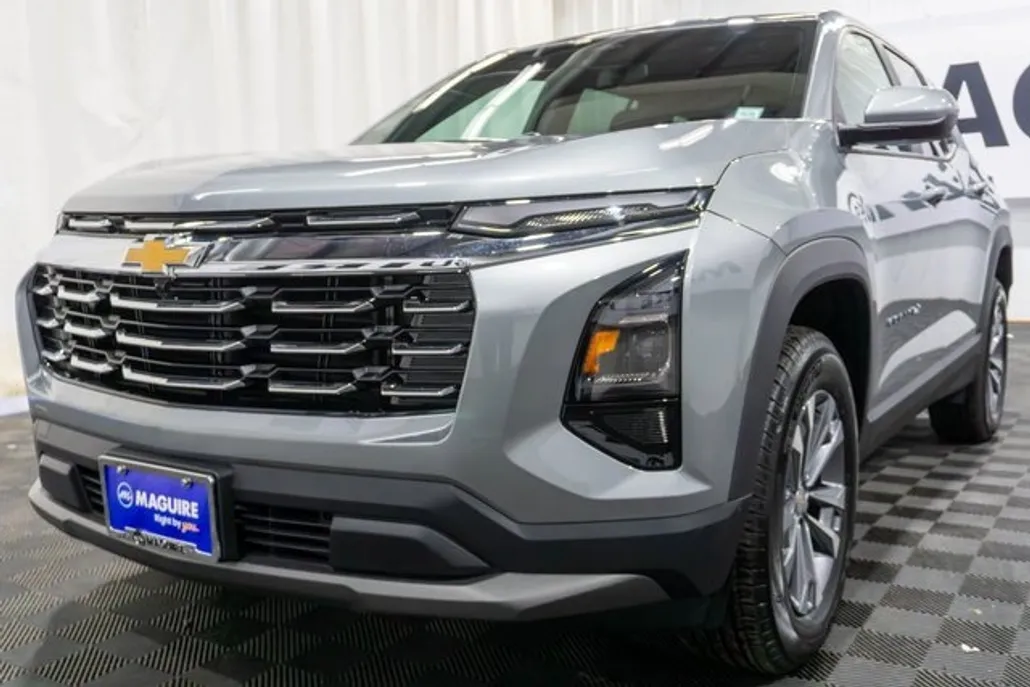 2026 Chevrolet Equinox LT photo 1