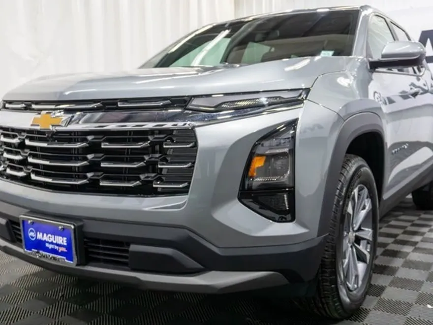 2026 Chevrolet Equinox LT photo 1