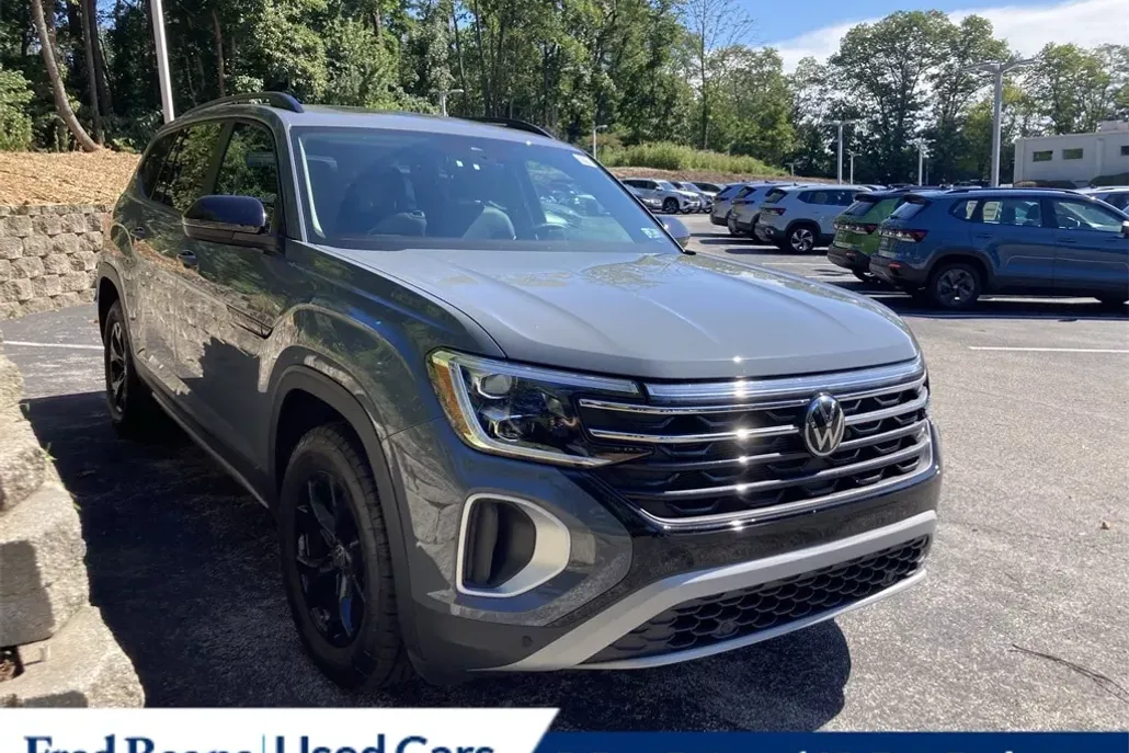 2025 Volkswagen Atlas Peak Edition SE photo 1