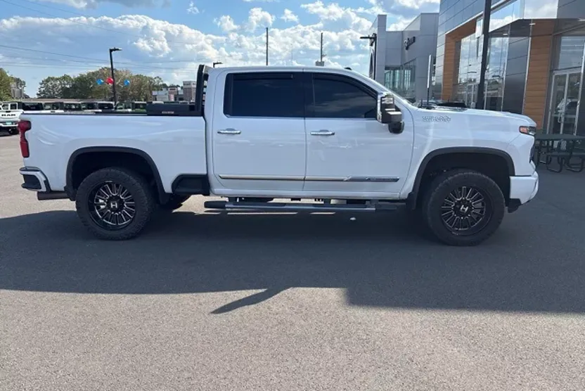 2024 Chevrolet Silverado 2500HD High Country photo 1