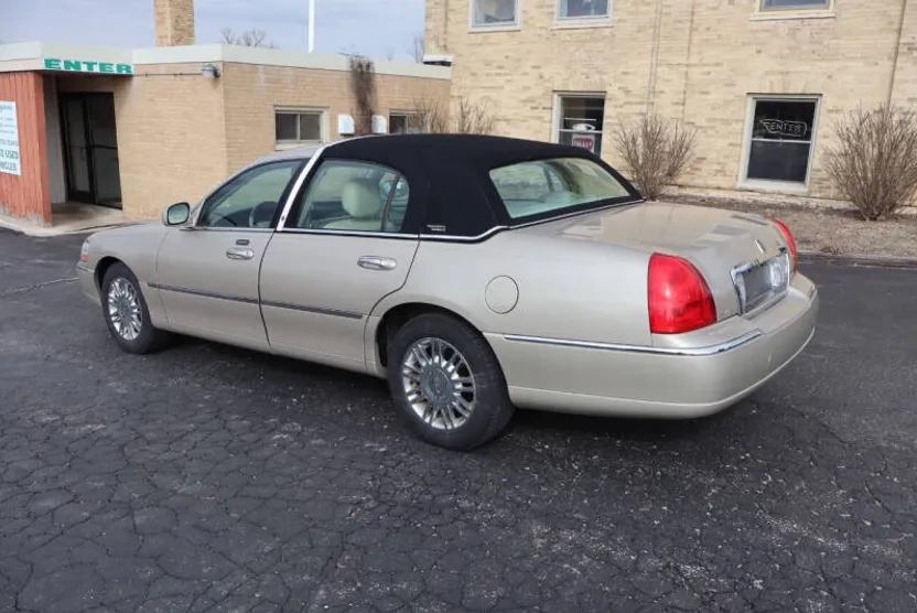 2008 Lincoln Town Car Signature Limited photo 1