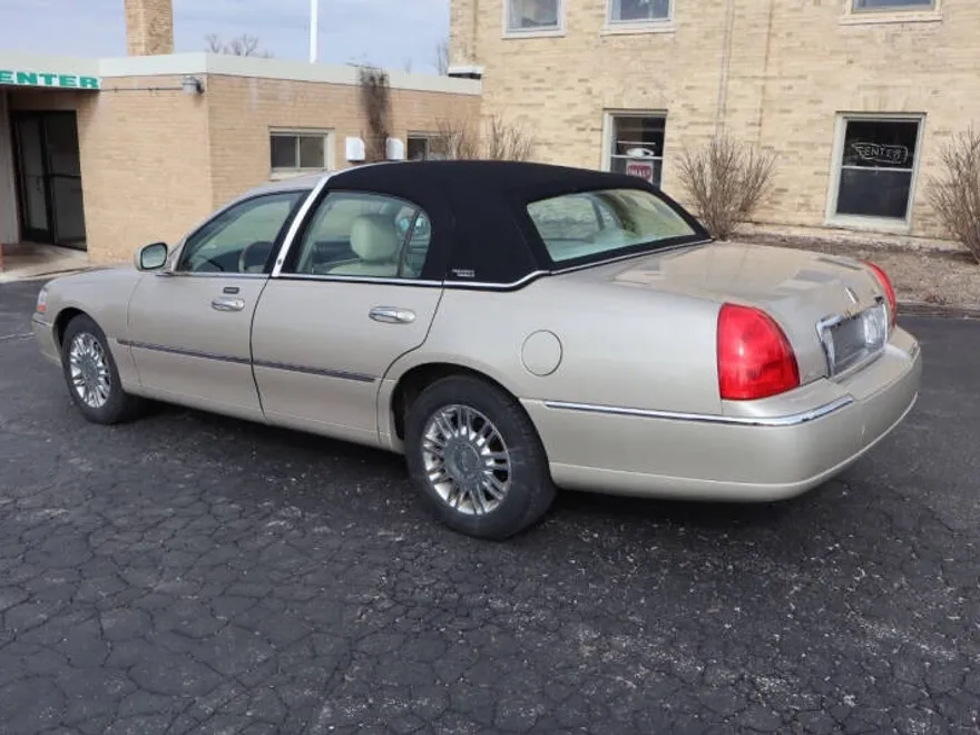 2008 Lincoln Town Car Signature Limited photo 1