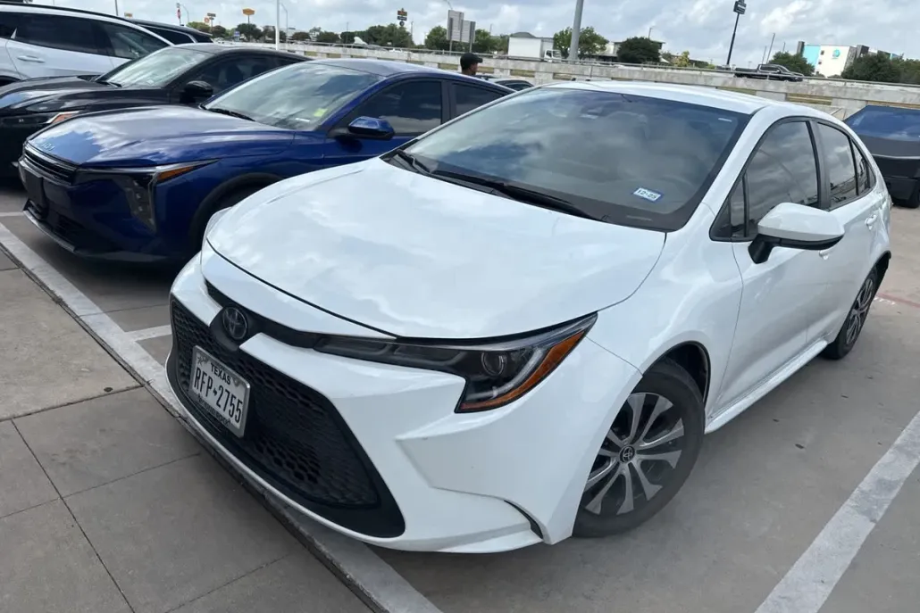 2022 Toyota Corolla Hybrid LE photo 1