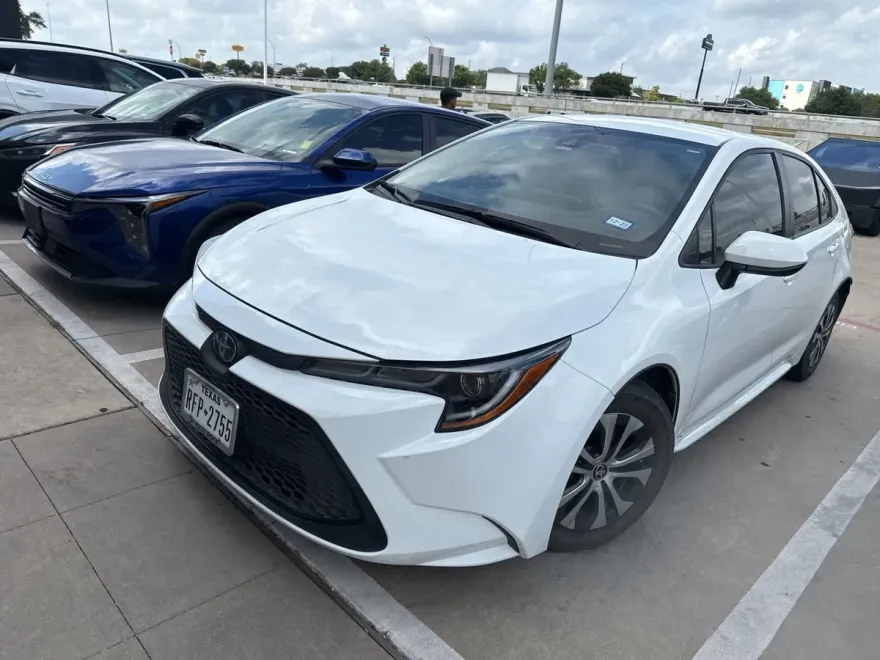2022 Toyota Corolla Hybrid LE photo 1