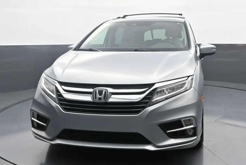 2018 Honda Odyssey Touring photo 1