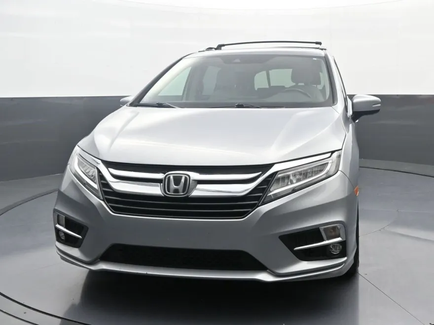 2018 Honda Odyssey Touring photo 1