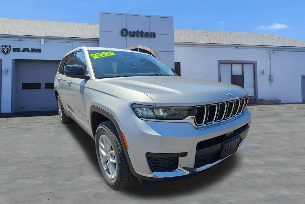 2023 Jeep Grand Cherokee Laredo photo 1