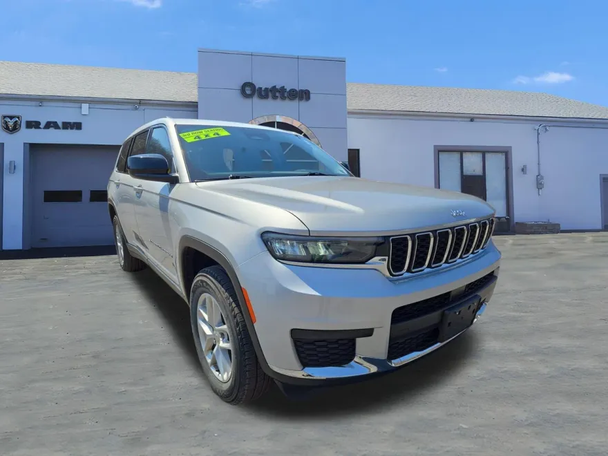 2023 Jeep Grand Cherokee Laredo photo 1