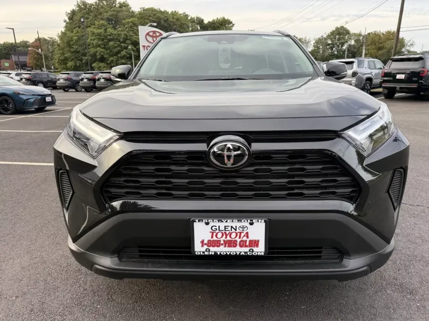 2025 Toyota RAV4 XLE photo 1