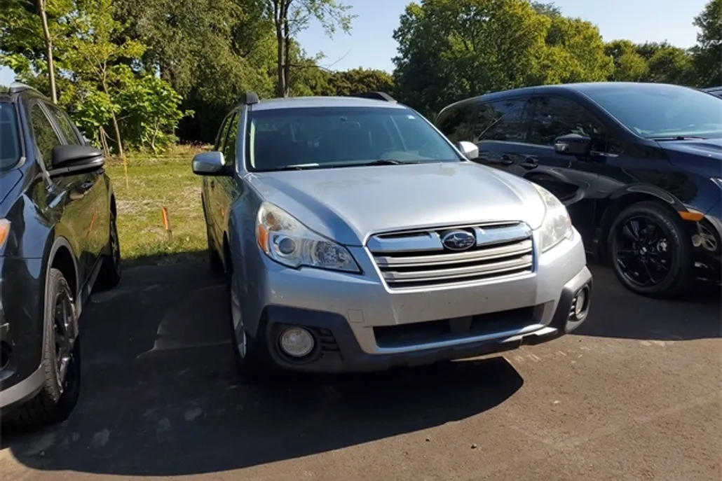 2014 Subaru Outback 2.5i Premium photo 1