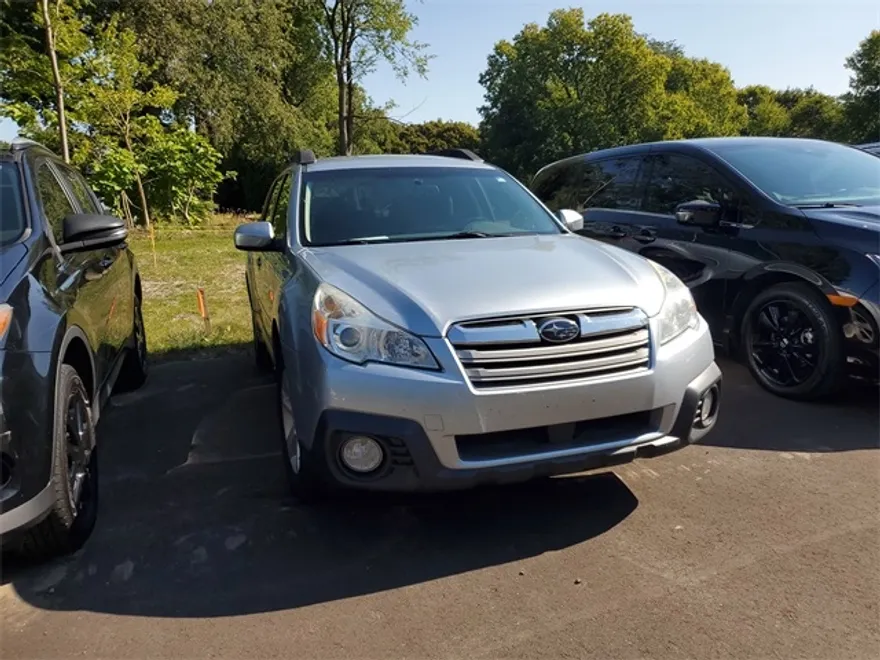 2014 Subaru Outback 2.5i Premium photo 1