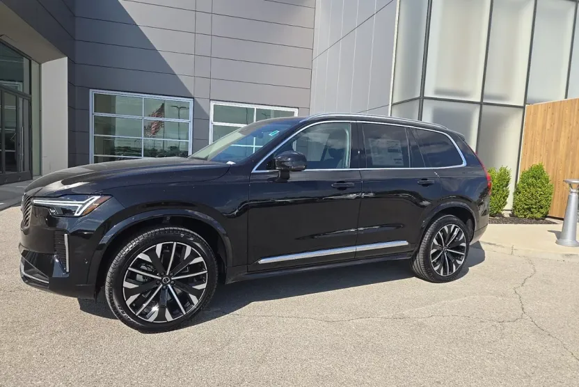 2026 Volvo XC90 Plus photo 1