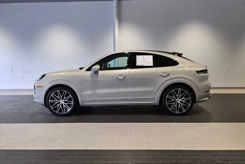 2024 Porsche Cayenne Base photo 1