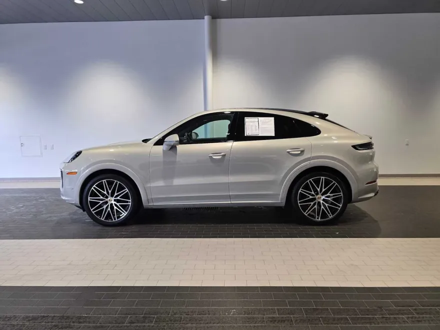 2024 Porsche Cayenne Base photo 1