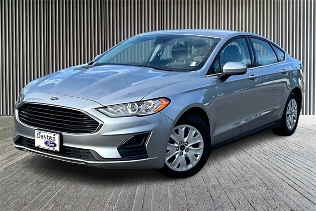2020 Ford Fusion S photo 1